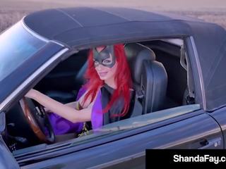 Bystiga batgirl shanda fay suger sticka roadside: fria xxx klämma e5