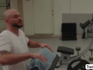 Muskel mann leckt und analed transen plätzchen im die guym